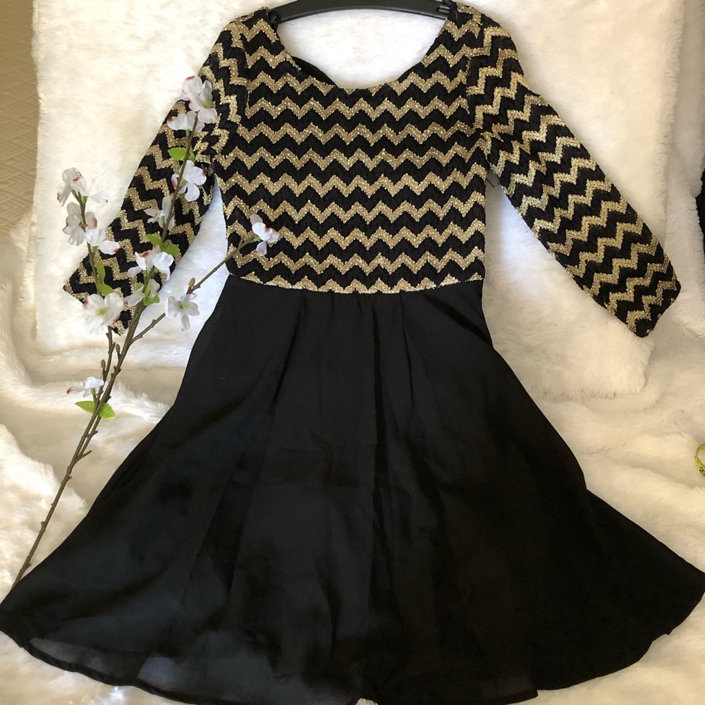 👧🏻 Girls gold and black party dress